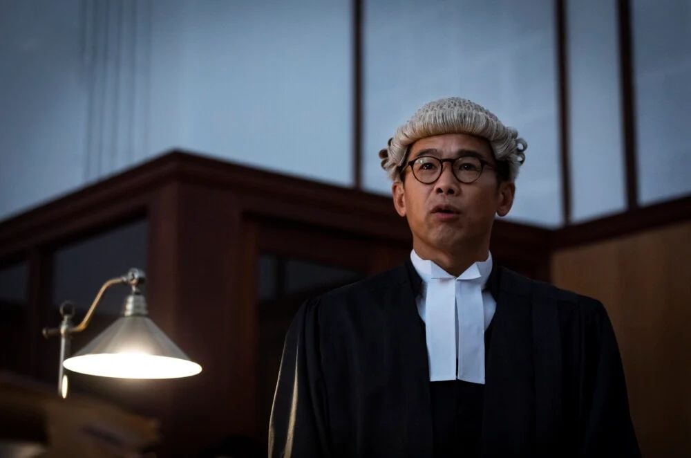 《正義迴廊》的選角別出心裁，林海峰飾演大律師令人耳目一新。（網絡圖片）