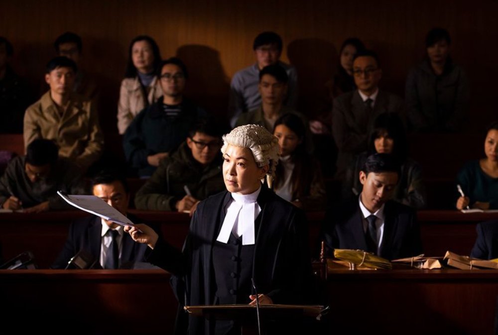 蘇玉華飾演游嘉莉大律師（圖片取自《正義迴廊》面書）