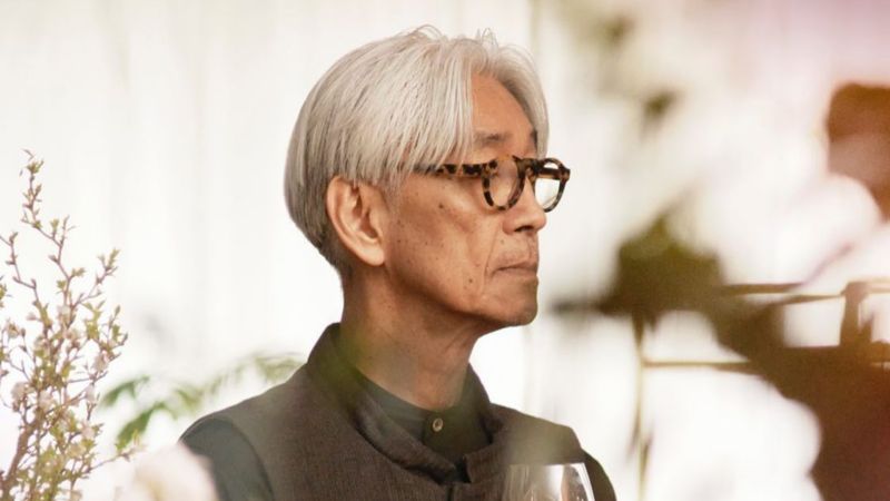 坂本龍一創作力旺盛，近年病重仍不斷有作品發表，導演是枝裕和即將上映的新作《怪物》中會有坂本的遺作。（網絡圖片）